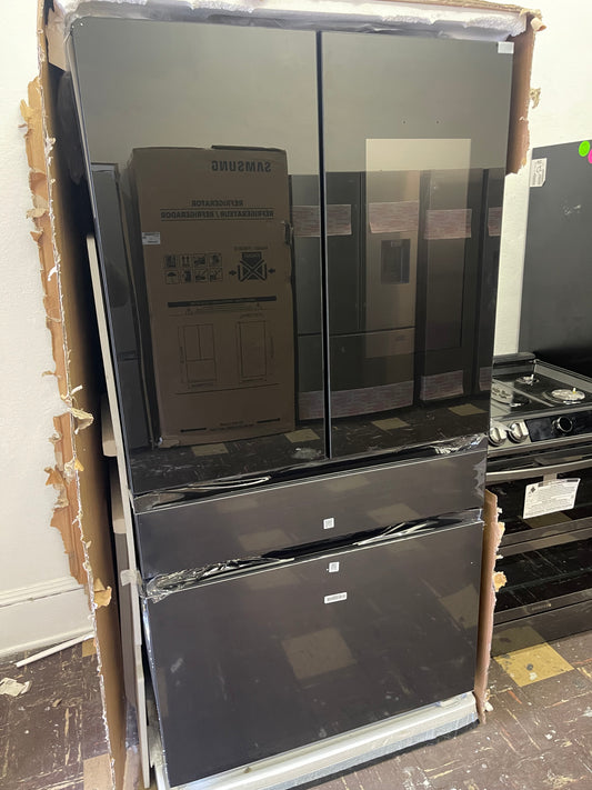 Samsung BESPOKE RF29BB8900 4-Door French Door Refrigerator with Family Hub (29cu ft)